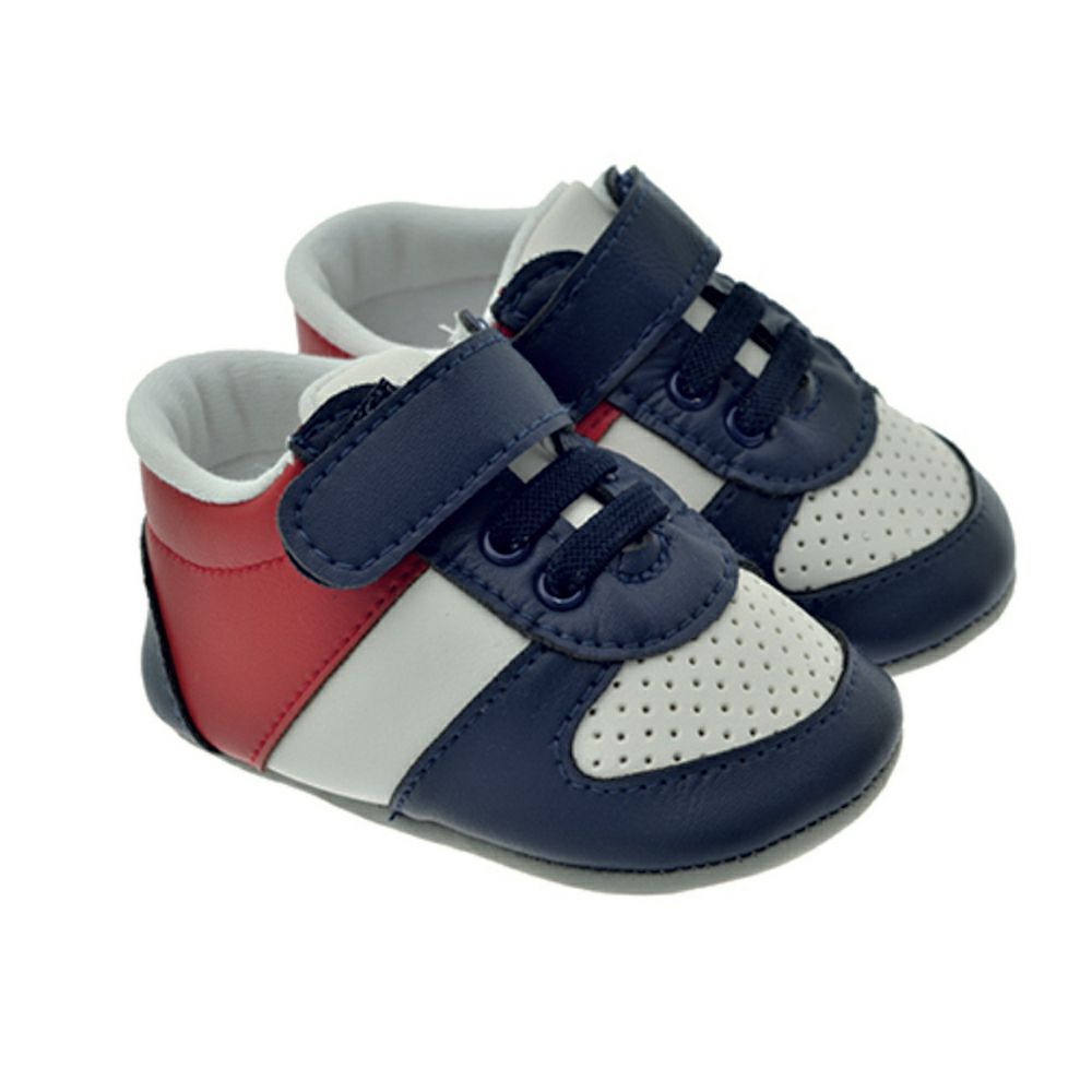 Обувки со врвки и лепенка