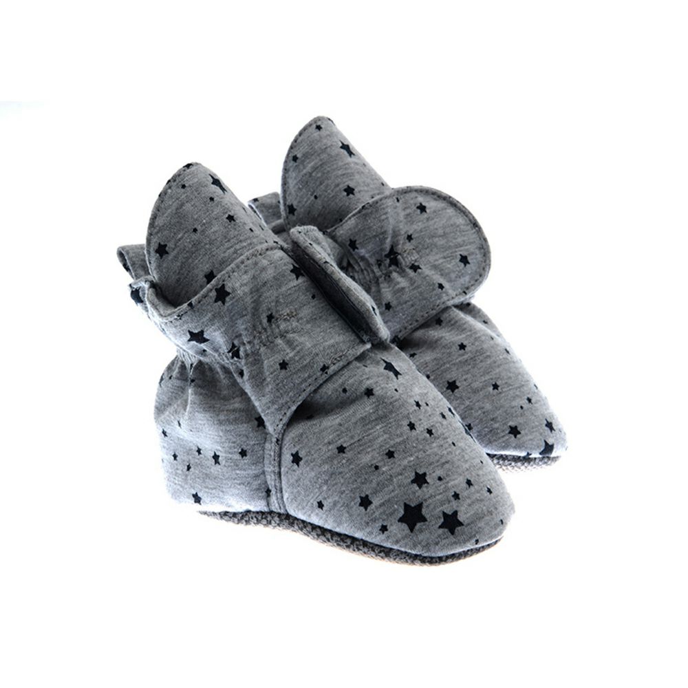 Обувки со јазиче и лепенка 