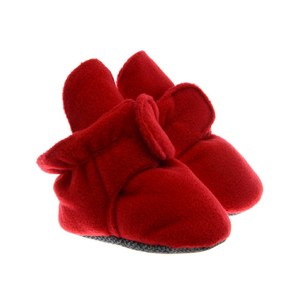 Обувки со јазиче и лепенка